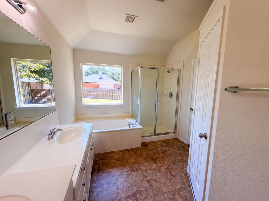 Photo 10 of 16 of 6401 Marquett Dr, Rowlett, TX