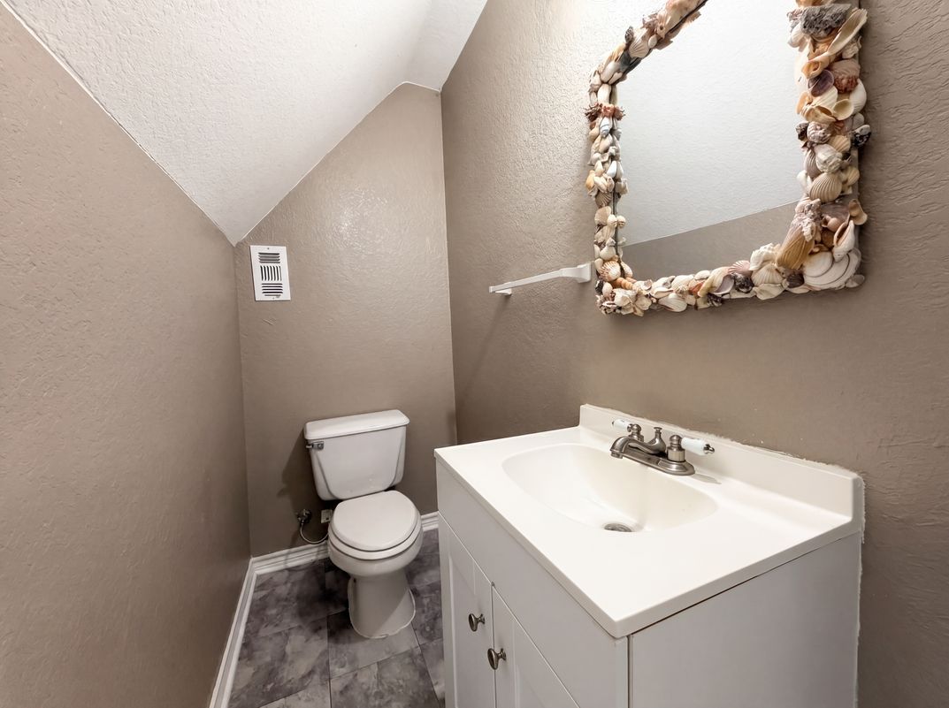 Photo 15 of 19 of 552 Marshall Johnson Ave S, Port Lavaca, TX