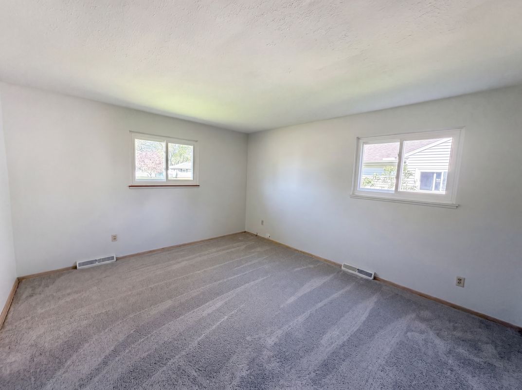 Photo 10 of 24 of 5444 Kenbridge Dr, Cleveland, OH