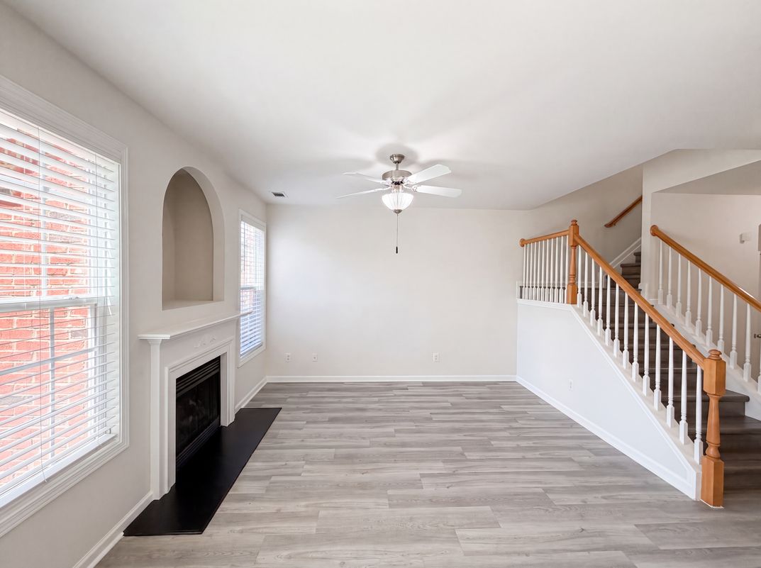 Photo 7 of 23 of 1019 Ivydale Cir, Lawrenceville, GA