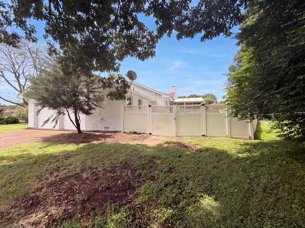 Photo 21 of 22 of 212 Islandia Ct W, Nashville, TN