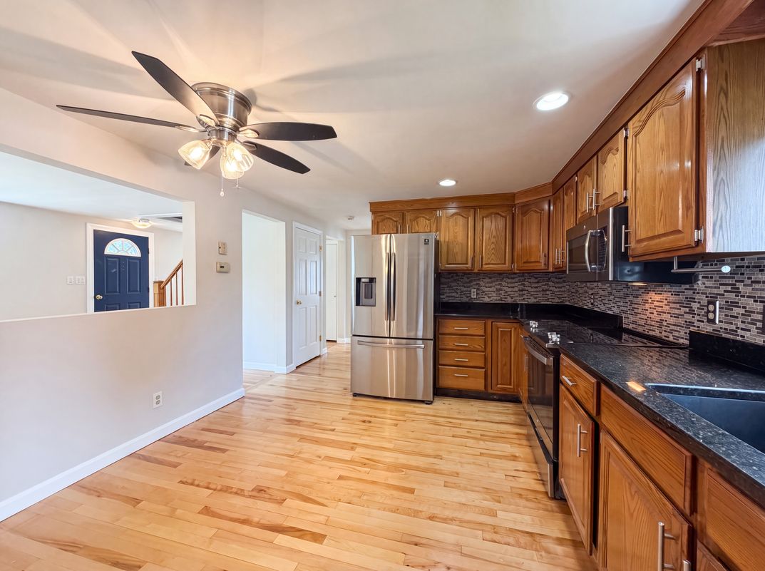 Photo 8 of 37 of 4 MacArthur Cir, Peabody, MA