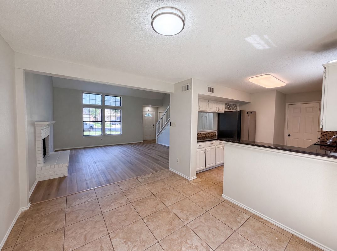 Photo 8 of 27 of 4300 Windwillow Ct, Fort Worth, TX