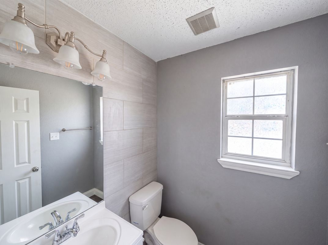 Photo 8 of 20 of 6604 N Chesterfield Dr, Fort Worth, TX