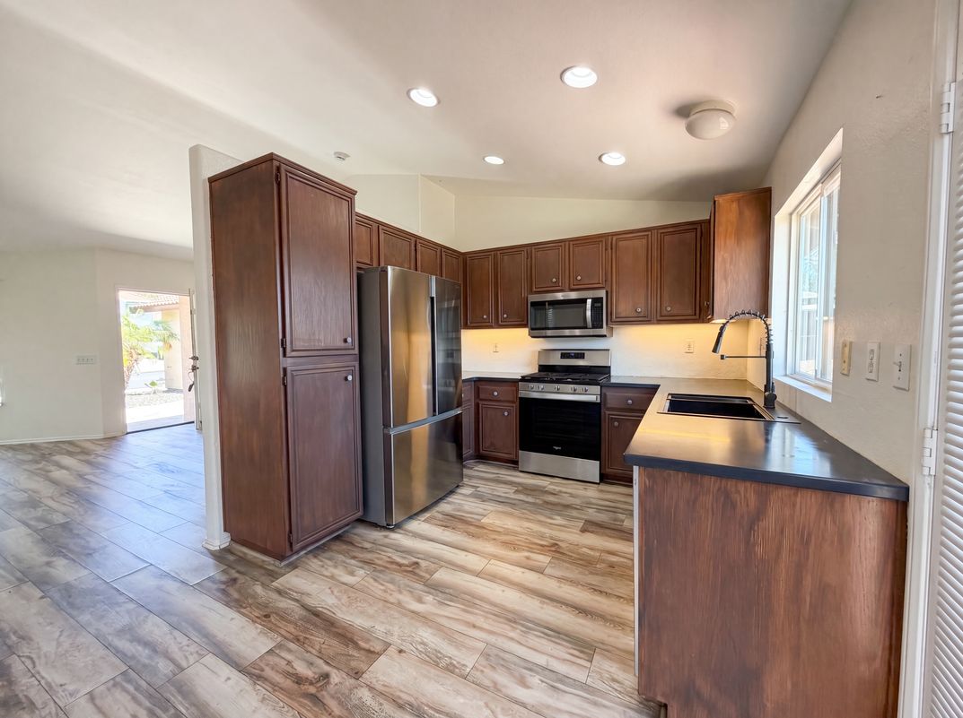 Property photo 2 of 22125 Country Hills Dr
