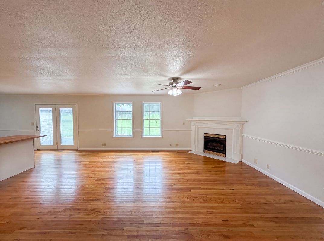 Photo 19 of 37 of 3146 Lora Dr, Maryville, TN