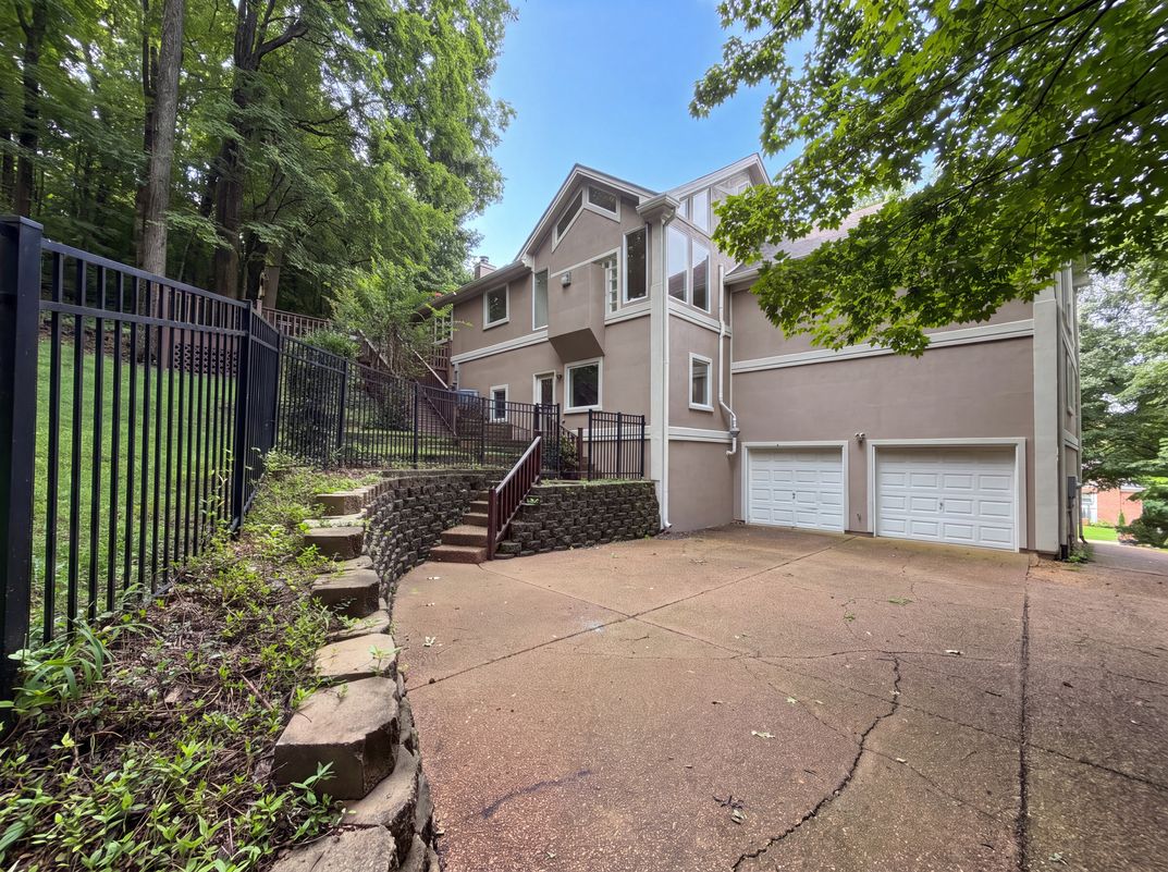 Photo 30 of 84 of 7030 Willowick Dr, Brentwood, TN