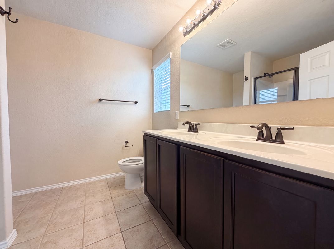 Photo 15 of 19 of 679 Trinity Mdw, San Antonio, TX