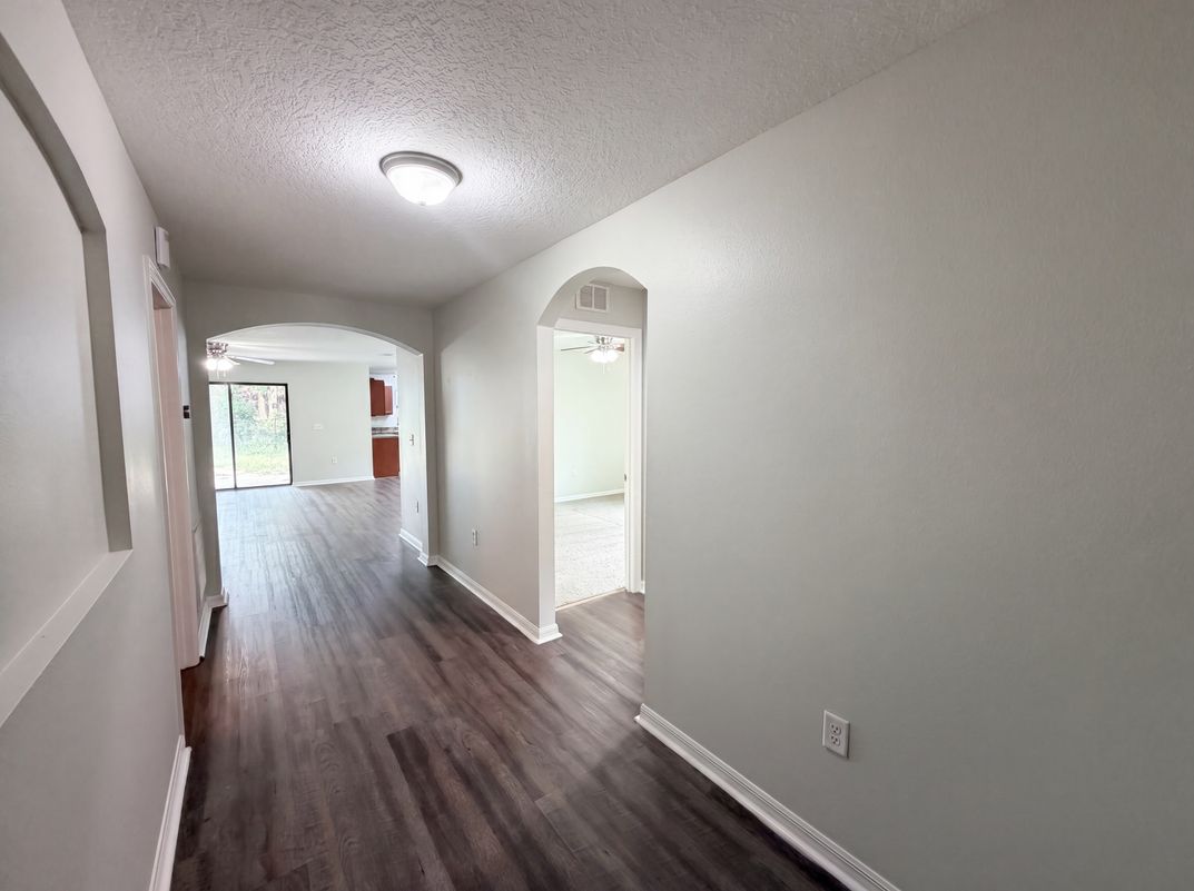 Photo 6 of 21 of 2440 Bracknell Forest Trl, Tavares, FL