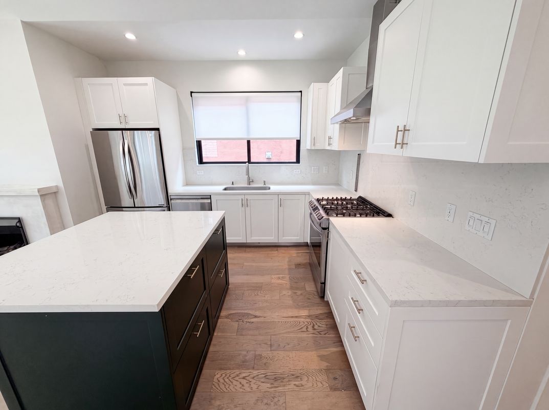 Property photo 2 of 8723 Lookout Mountain Ave