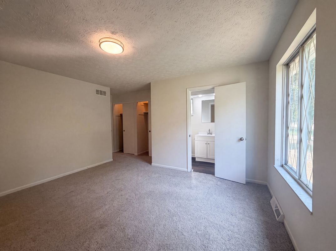 Photo 11 of 24 of 5129 Etna Rd, Columbus, OH