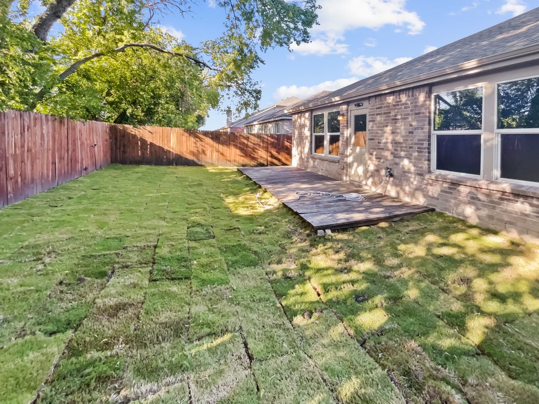 Photo 8 of 19 of 1409 Rivers Creek Ln, Little Elm, TX