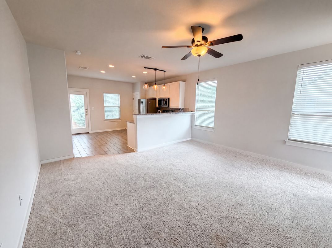 Photo 3 of 17 of 105 Syrah Ct, Leander, TX