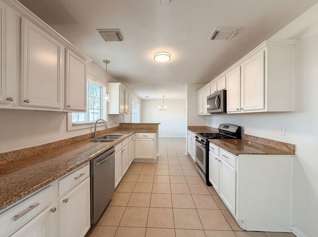 Property photo 2 of 6831 Stratford Park Dr