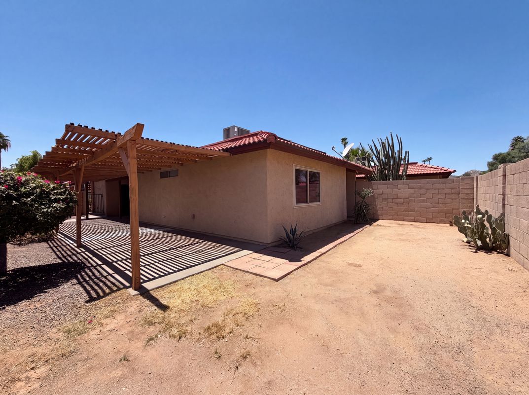Photo 5 of 19 of 5208 E Tamblo Dr, Phoenix, AZ