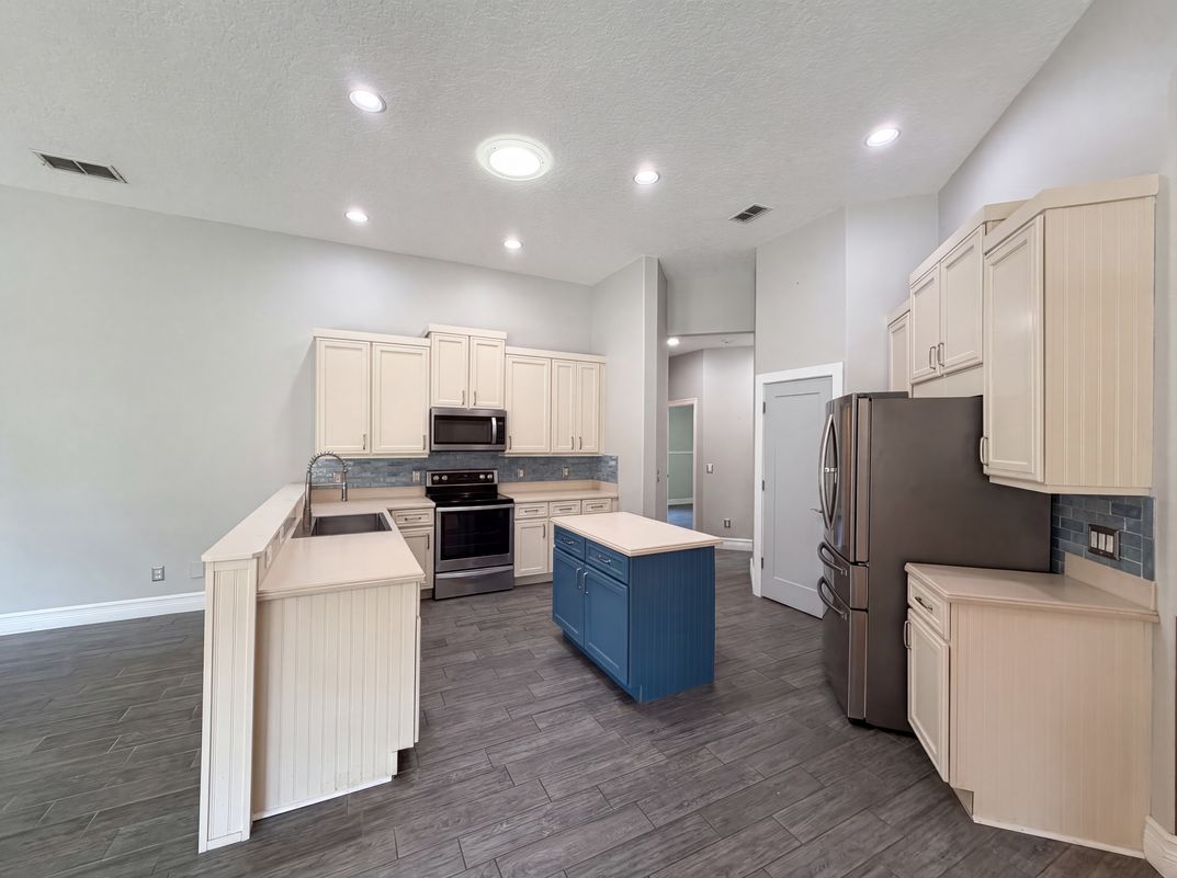 Photo 16 of 57 of 3100 Conrad Ct, Kissimmee, FL