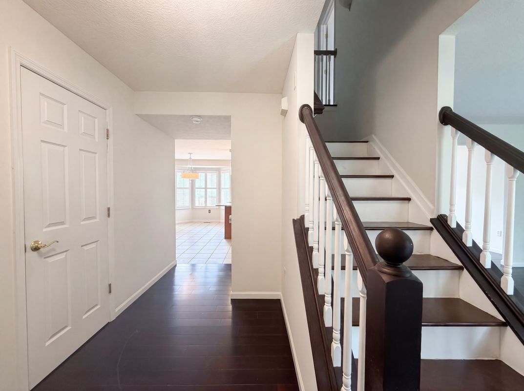 Photo 7 of 44 of 7966 Lazelle Woods Dr, Westerville, OH