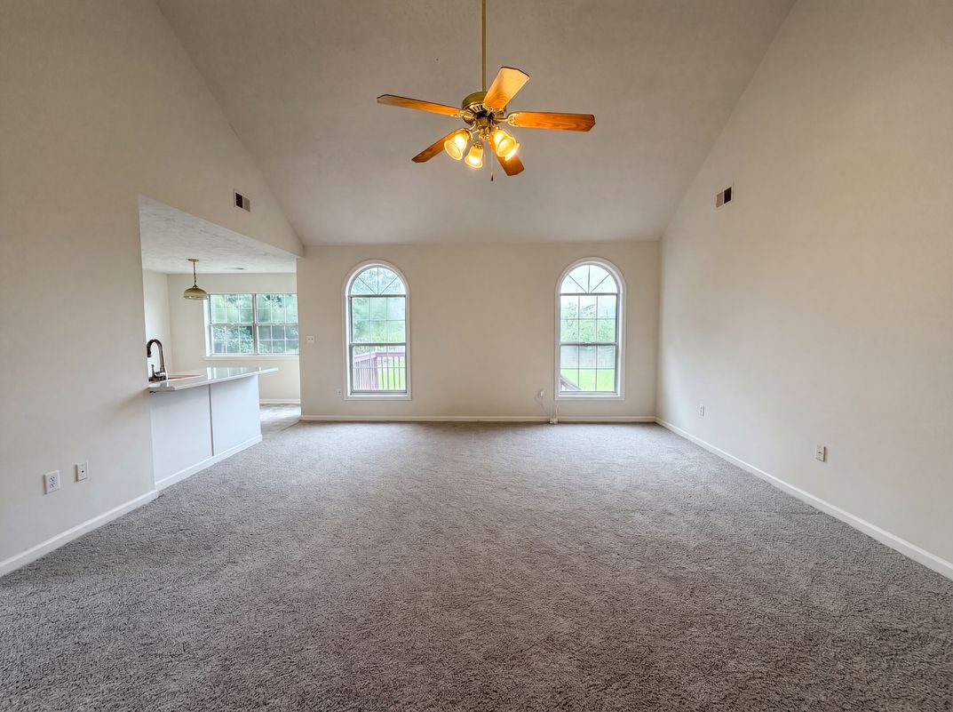 Photo 3 of 32 of 5355 Queen Ester Ct, Ellenwood, GA