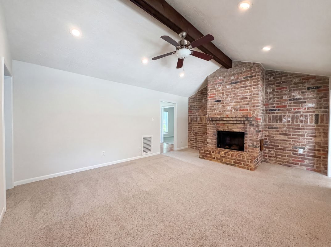 Photo 3 of 18 of 2503 Whispering Springs Dr, Spring, TX