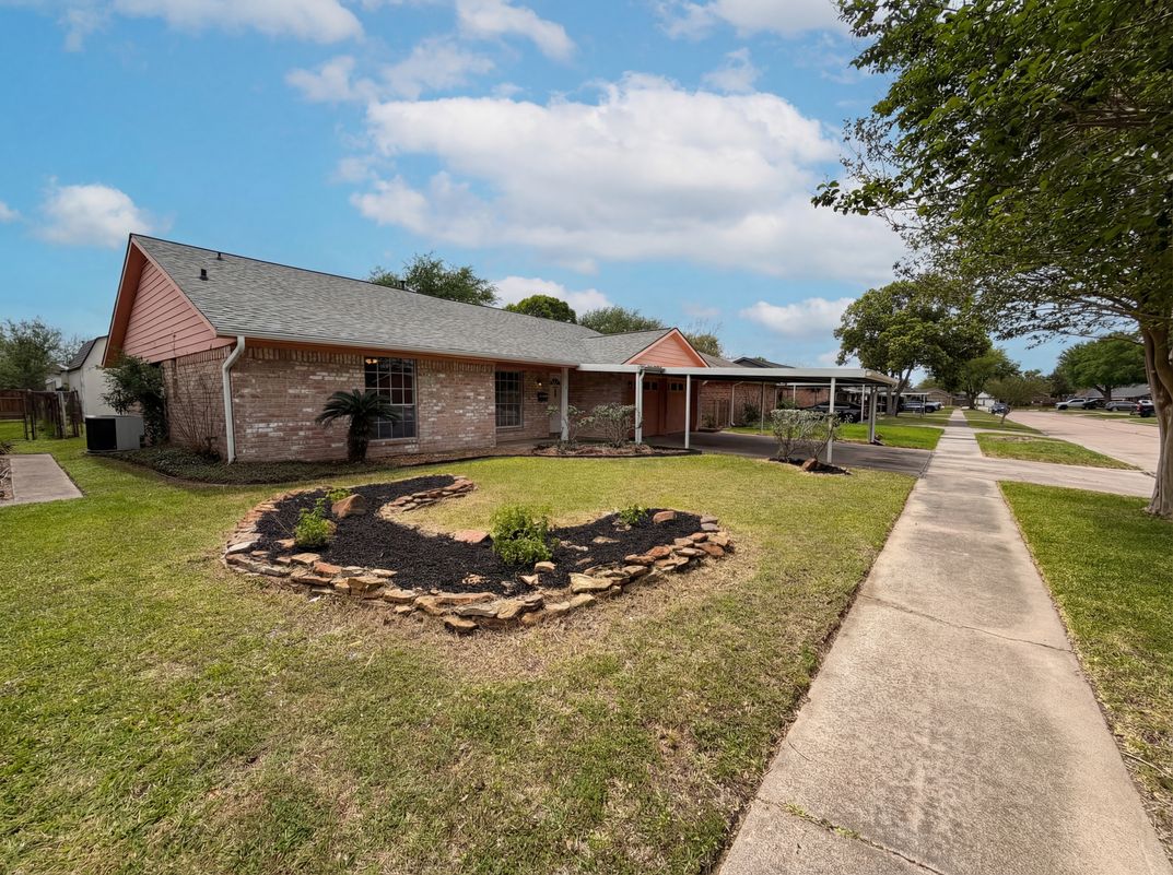 Photo 6 of 21 of 1902 New Orleans St, Deer Park, TX