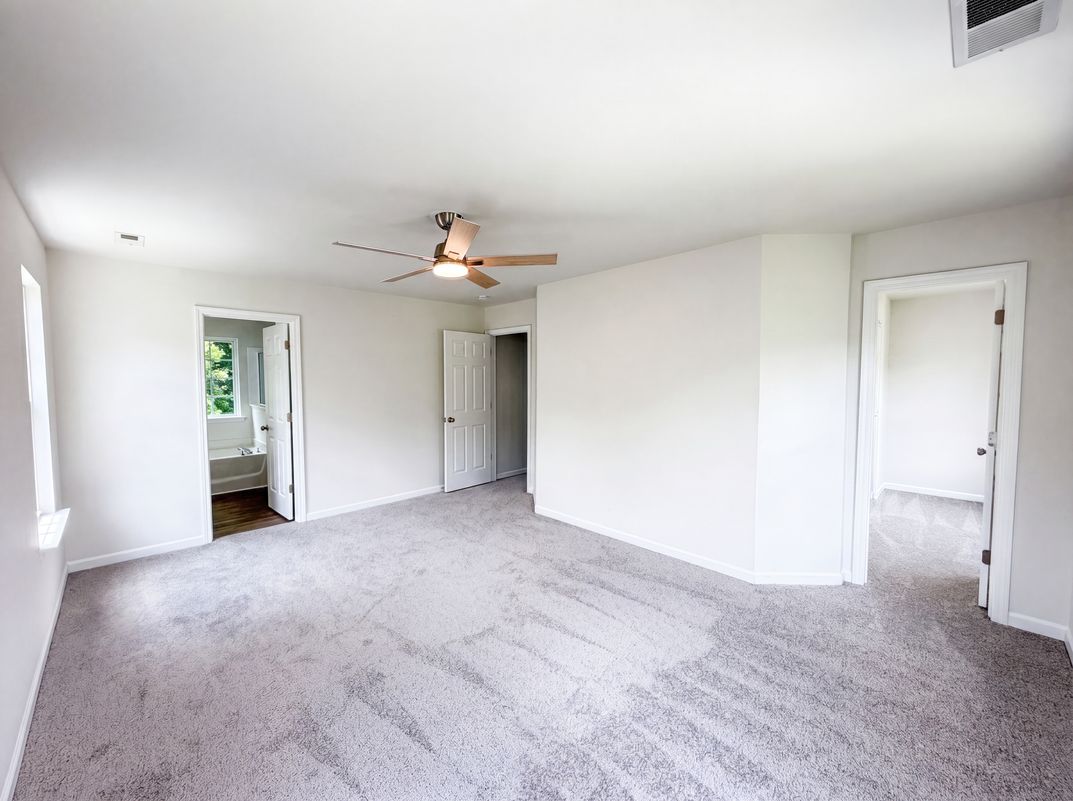 Photo 4 of 22 of 3621 Straussburg Woods Ln, Matthews, NC