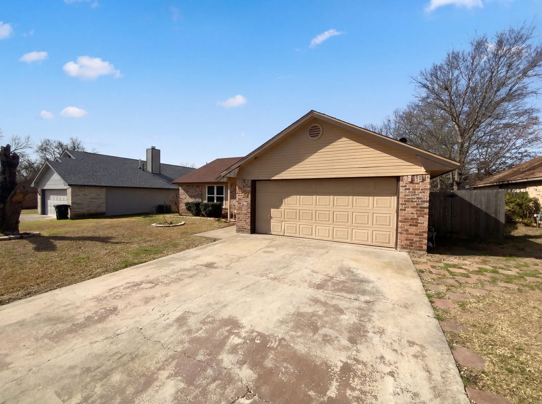 Photo 3 of 16 of 1407 Rose Ave, Killeen, TX