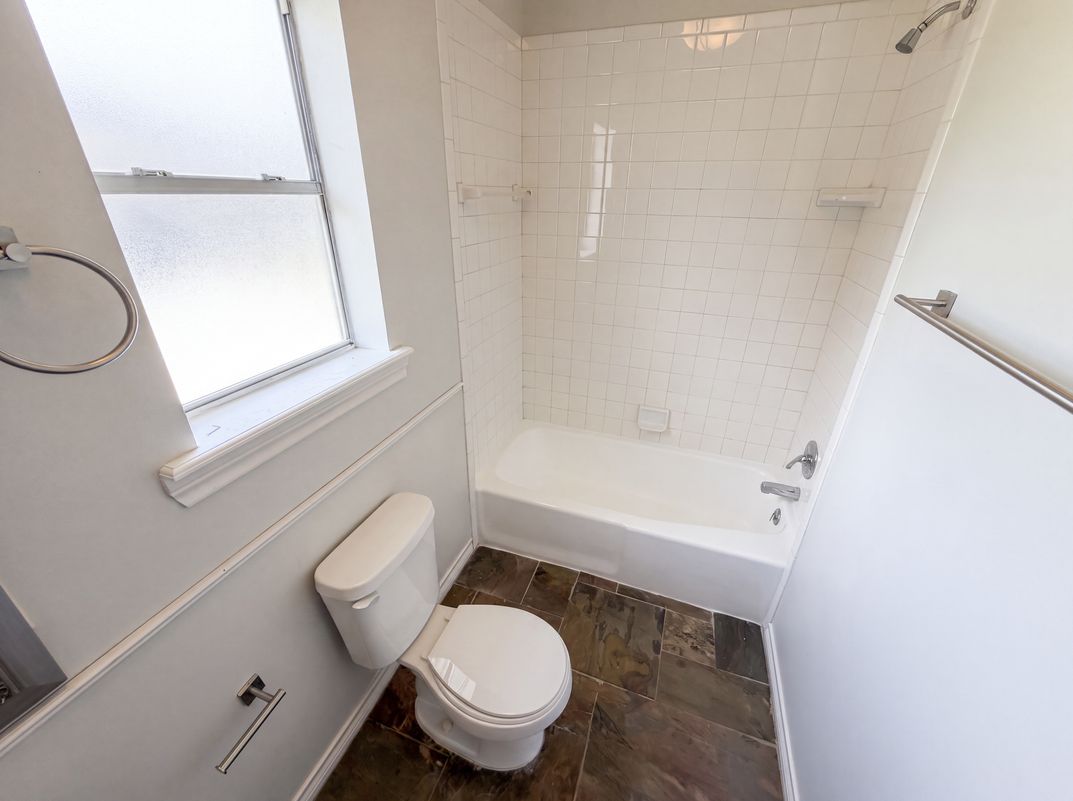 Photo 15 of 19 of 7934 Round Rock Dr, Houston, TX