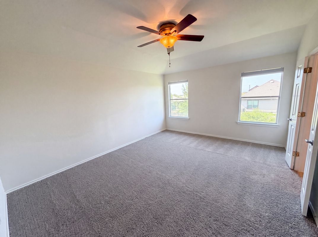 Photo 11 of 20 of 206 Almquist St, Hutto, TX