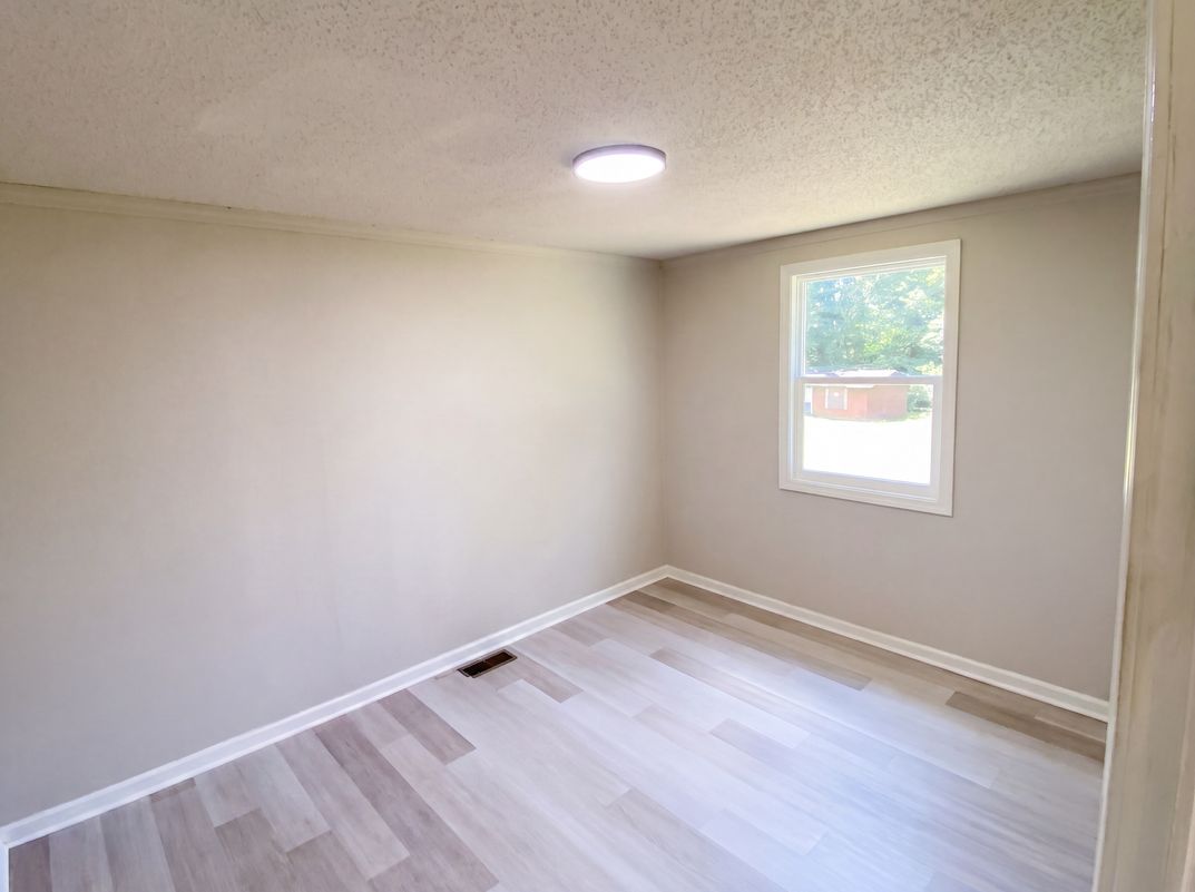 Photo 4 of 32 of 630 S Lee St, Batesburg, SC