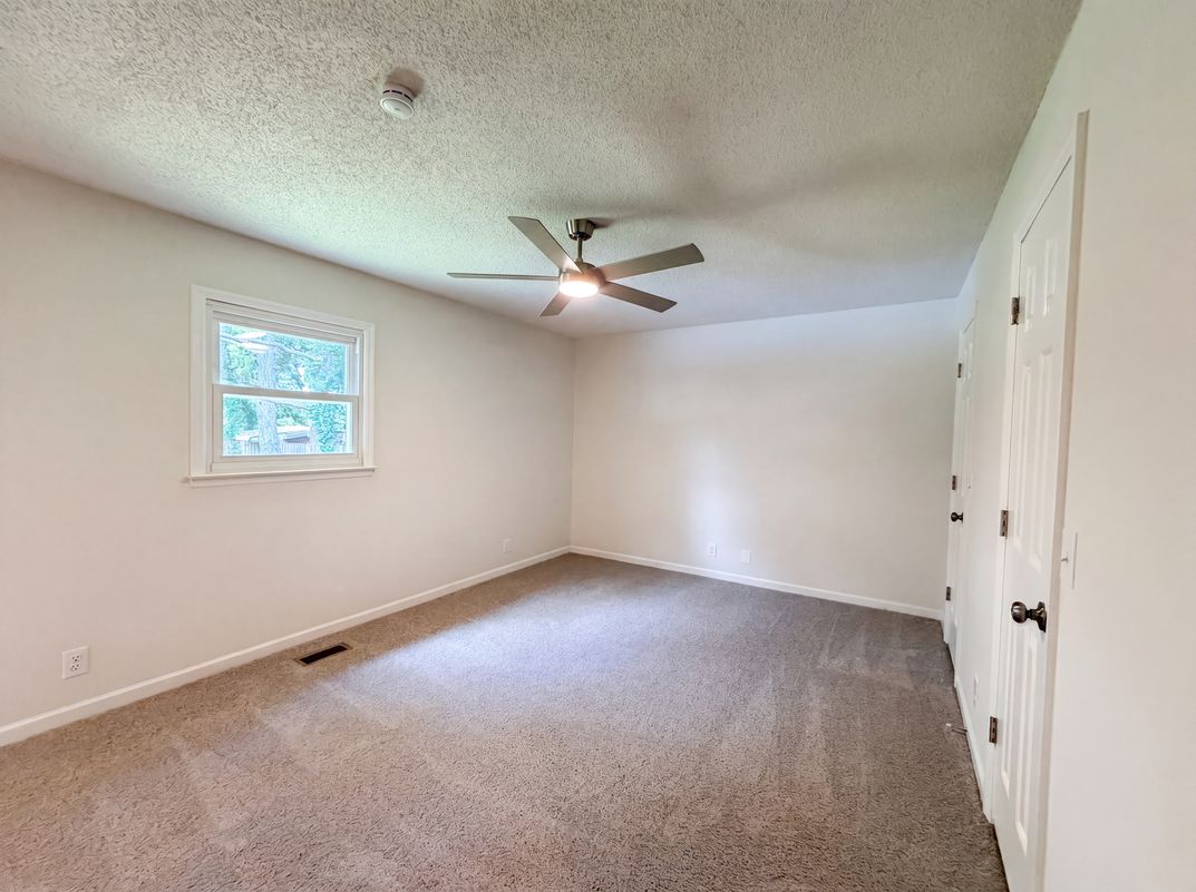 Photo 4 of 22 of 4023 Cavalier Dr, Murfreesboro, TN