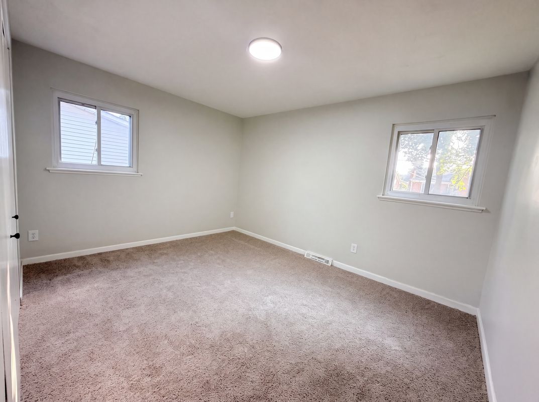 Photo 10 of 23 of 14743 Ronnie Ln, Livonia, MI