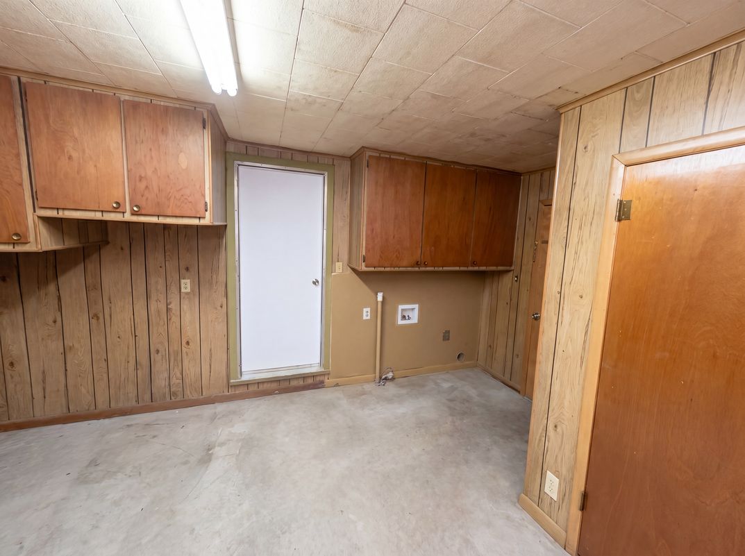 Photo 15 of 20 of 421 N 3rd St, Jacksboro, TX