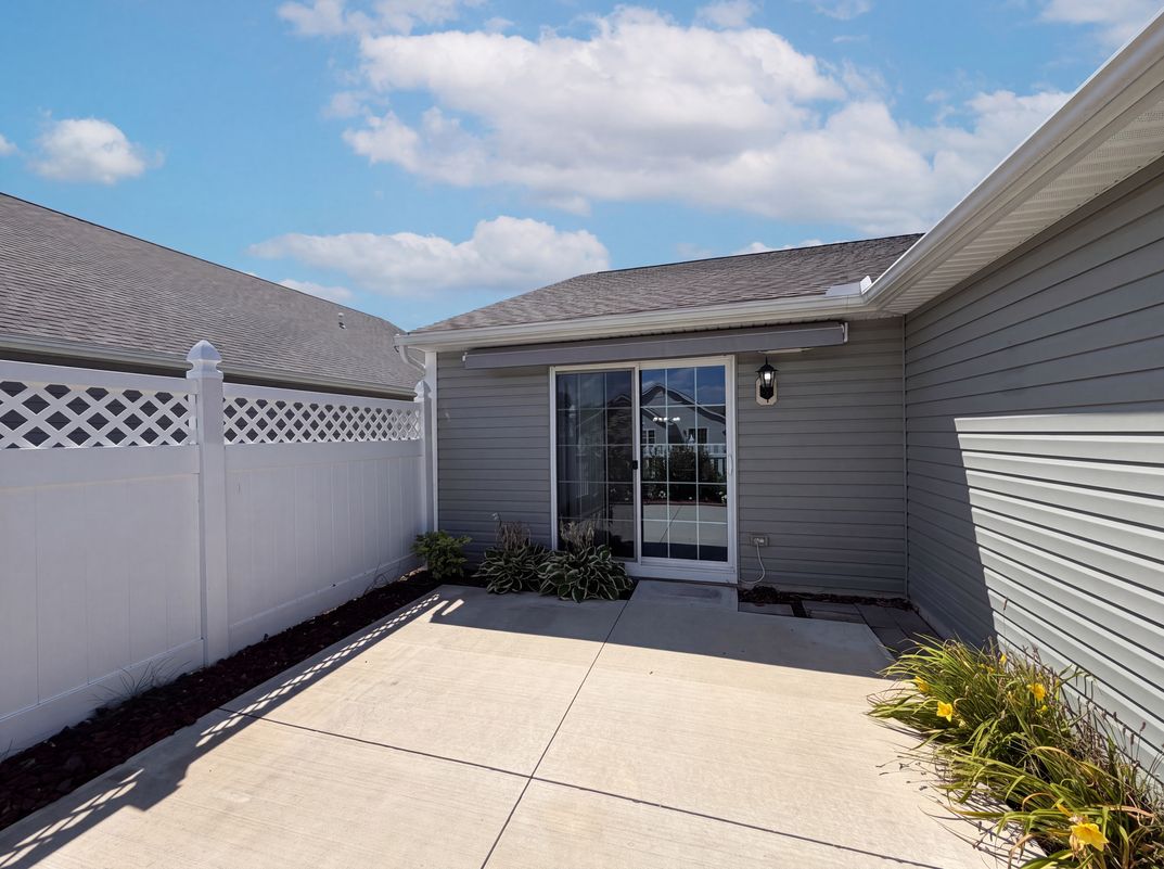 Photo 5 of 20 of 159 Prestwyck Ln, Elyria, OH