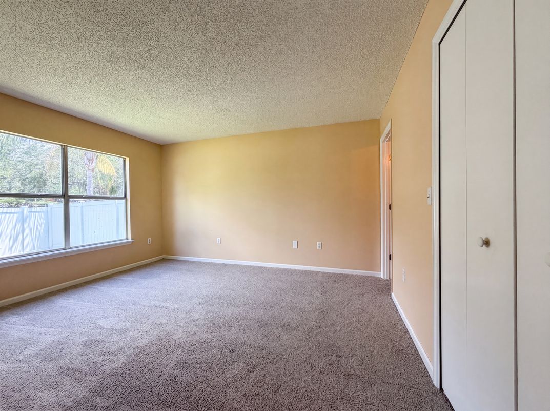 Photo 4 of 19 of 7923 Cherry Blossom Dr N, Jacksonville, FL