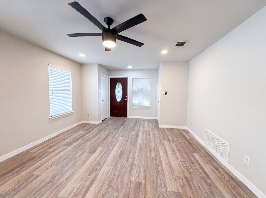 Photo 8 of 16 of 1076 Shadow Creek Blvd, Buda, TX