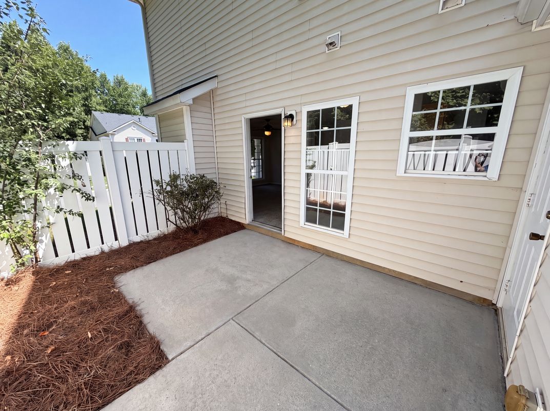 Photo 7 of 21 of 9514 Littleleaf Dr, Charlotte, NC
