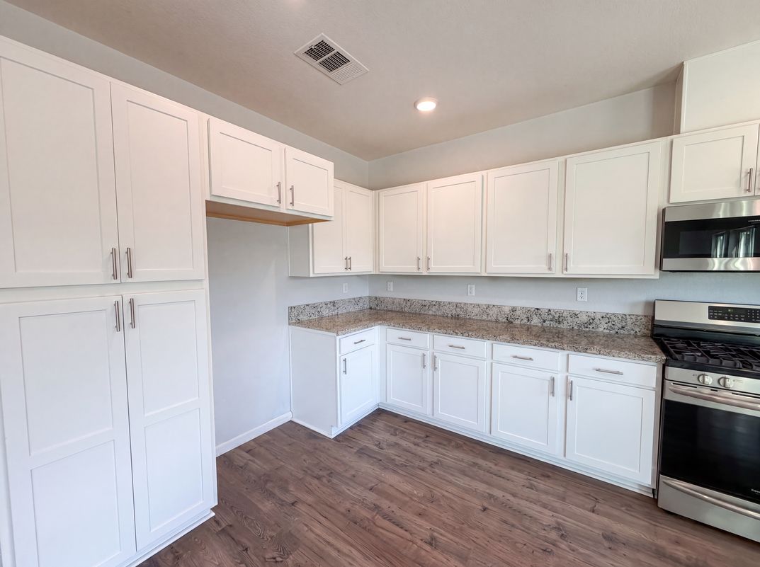 Photo 8 of 27 of 8224 Kossum Way, Elk Grove, CA