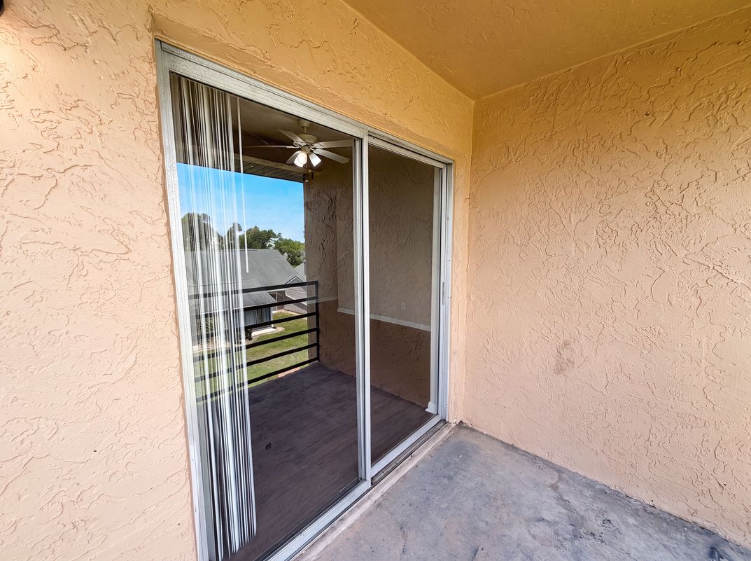 Photo 5 of 27 of 5213 Via Hacienda Cir, Orlando, FL