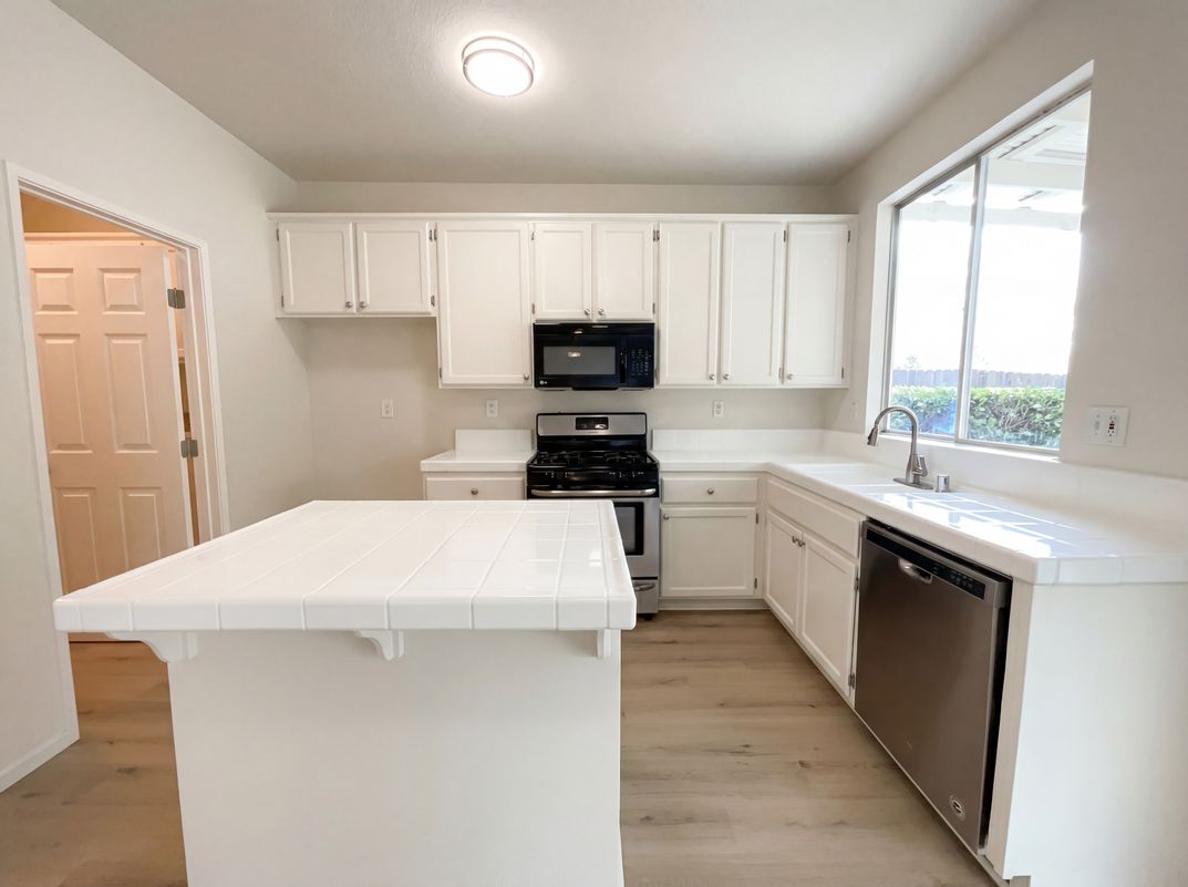 Photo 2 of 30 of 2262 Railway Cir, Gold River, CA