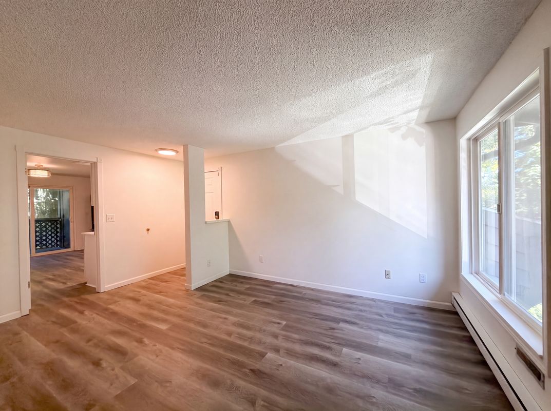 Photo 3 of 24 of 650 SW Meadow Dr, Beaverton, OR