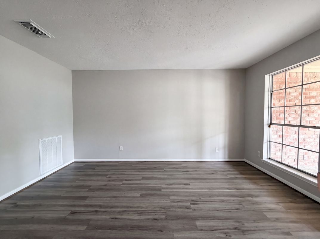 Photo 6 of 19 of 9606 Ballin David Dr, Spring, TX