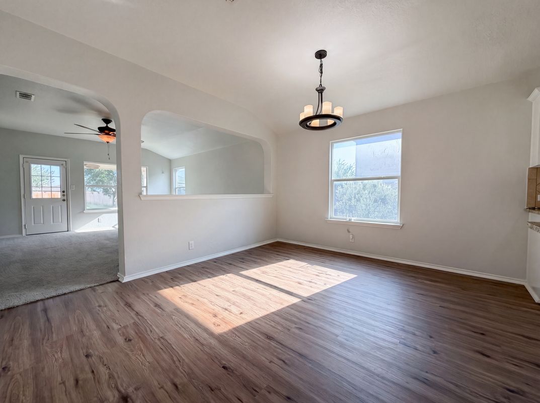Photo 3 of 16 of 2886 Oakbranch Rdg, New Braunfels, TX