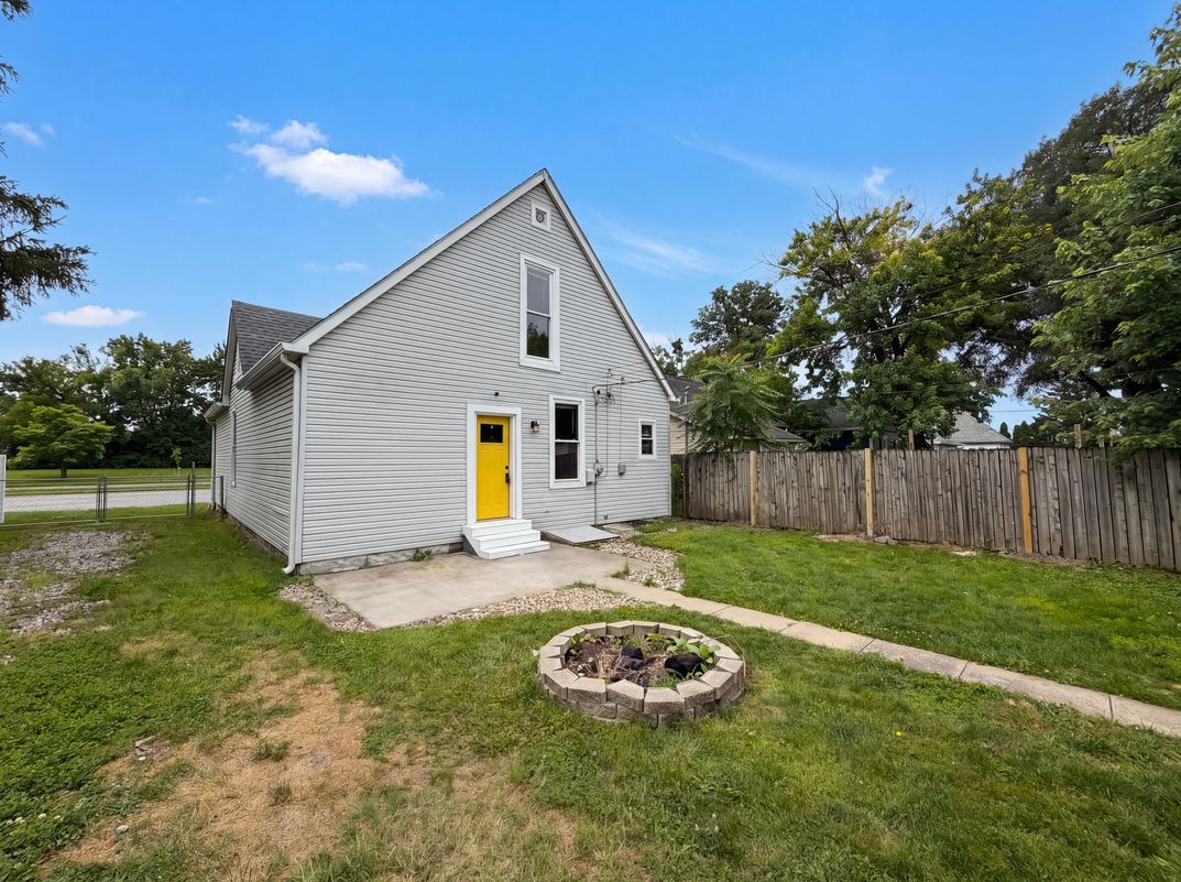 Photo 5 of 25 of 1510 E Raymond St, Indianapolis, IN