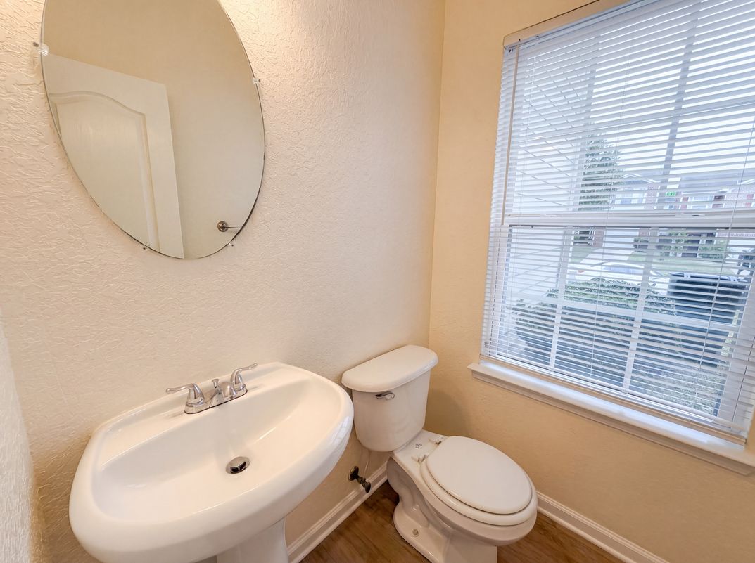 Photo 14 of 18 of 5080 Windsor Forrest Ln, Atlanta, GA