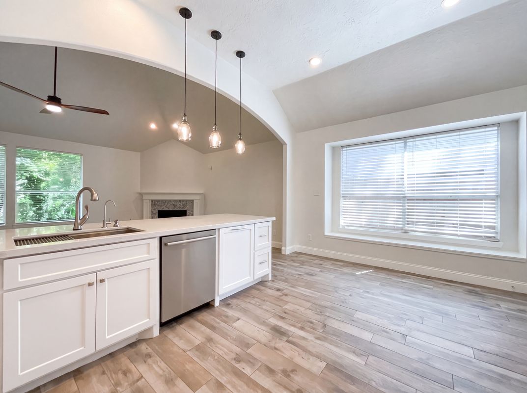 Photo 6 of 20 of 7107 Sweet Violet Trl, Humble, TX