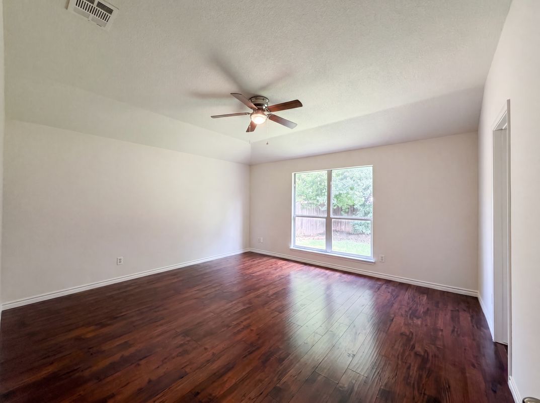 Photo 11 of 19 of 2324 Glenhaven Dr, McKinney, TX