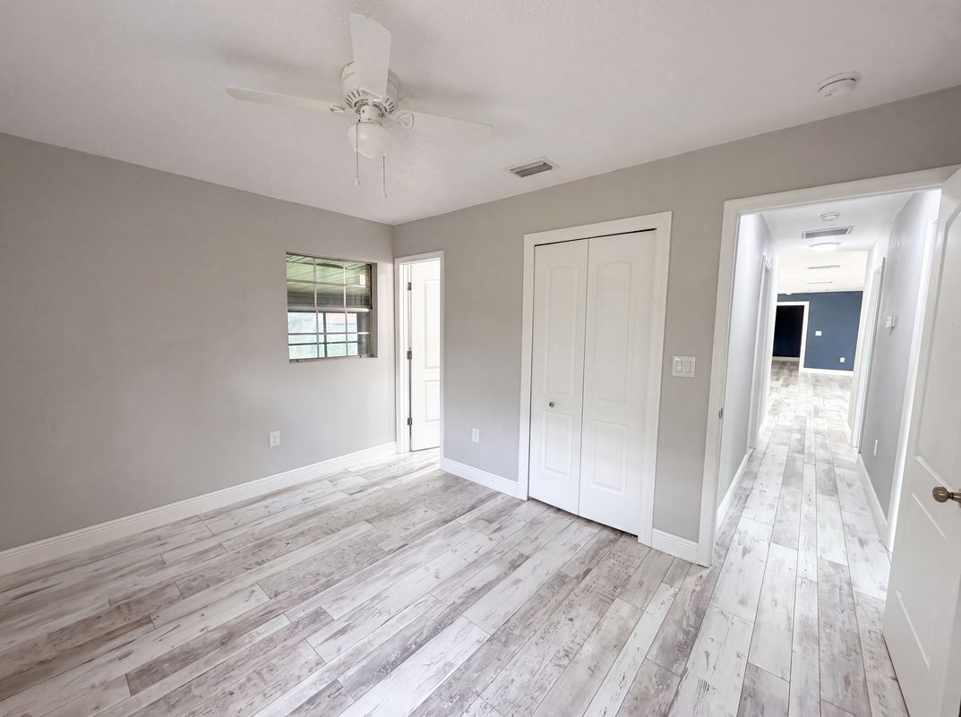 Photo 14 of 24 of 1044 E Lombardy Dr, Deltona, FL