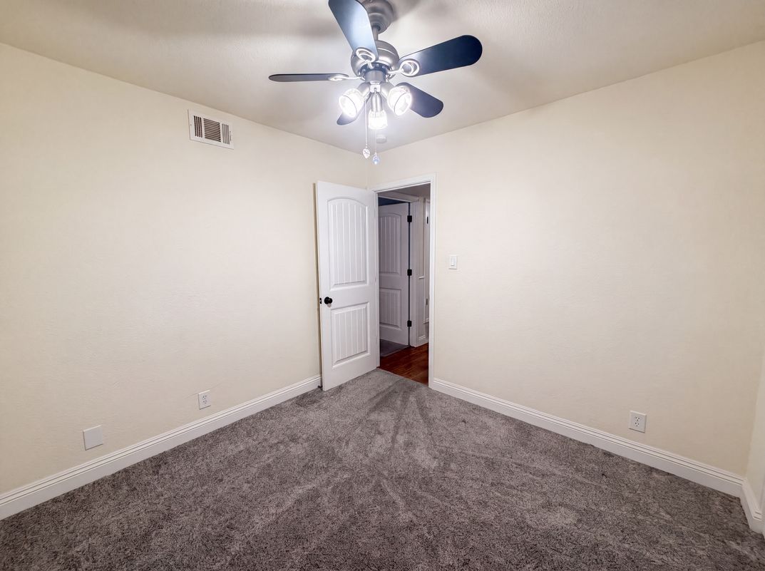 Photo 19 of 27 of 2605 Waterton Way, Sacramento, CA