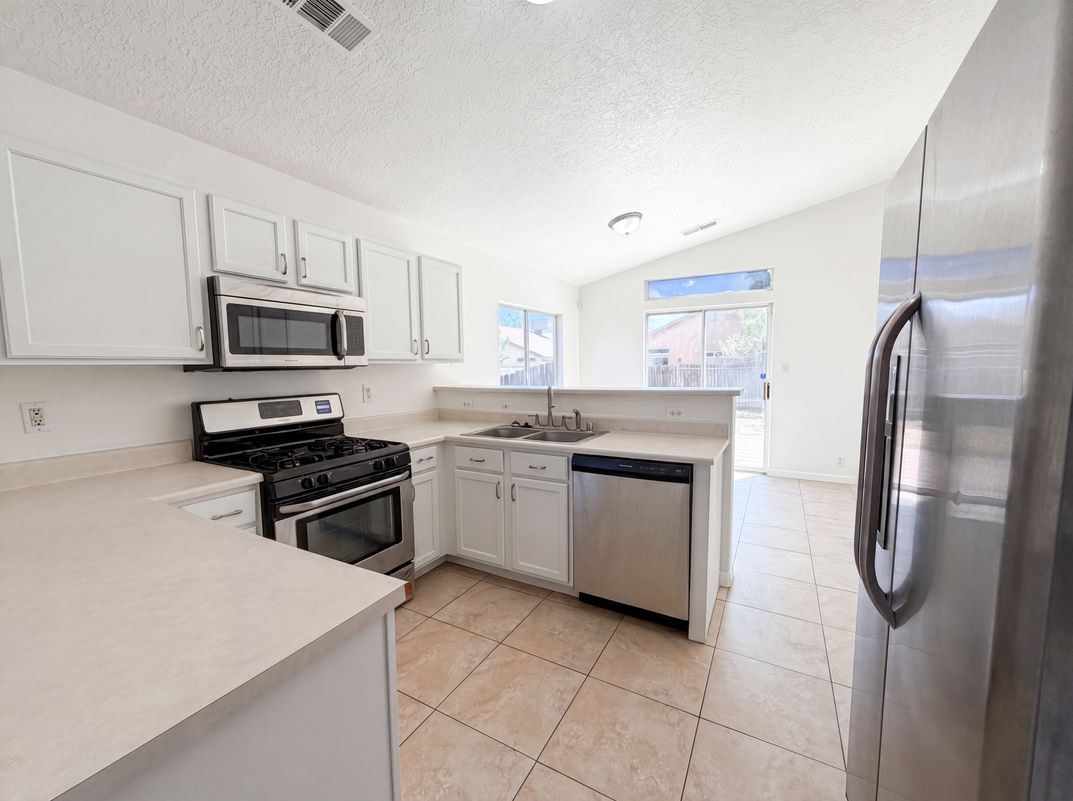 Photo 6 of 17 of 6948 Angela Dr NE, Rio Rancho, NM