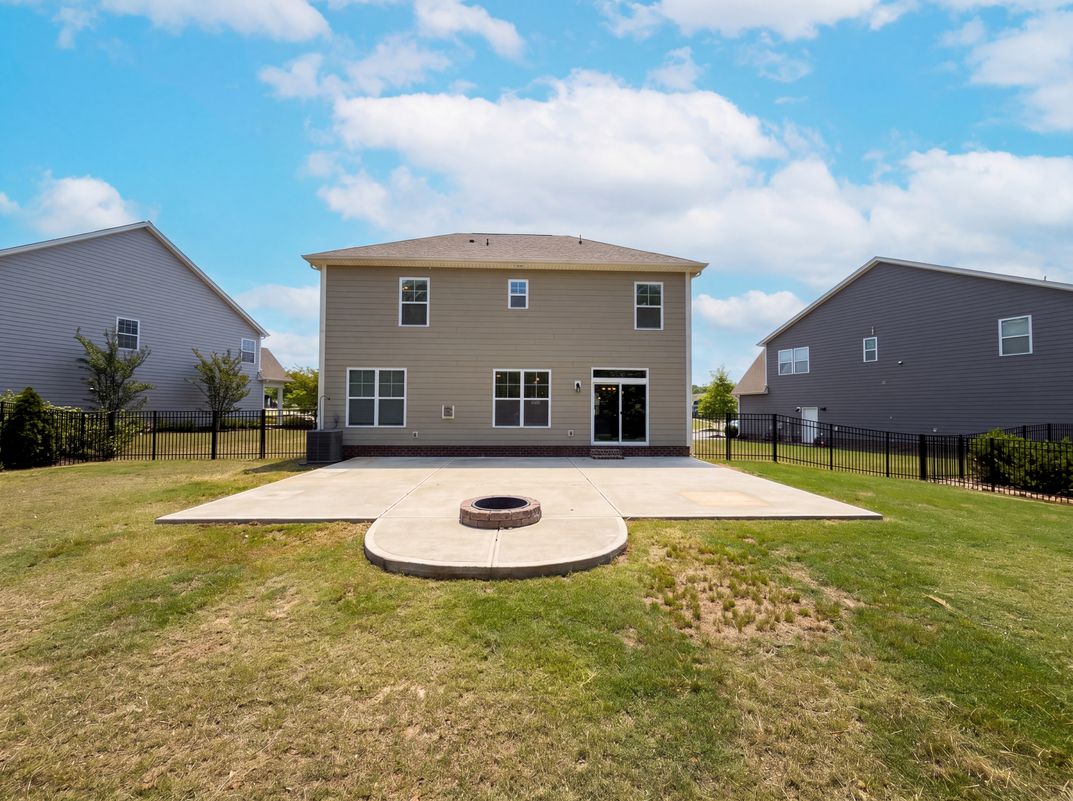 Photo 5 of 21 of 5013 Shadowbrook Rd, Waxhaw, NC
